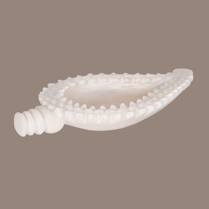 Whispering Veins: Hand-Carved Marble Leaf Dish | A Touch of Pristine Nature