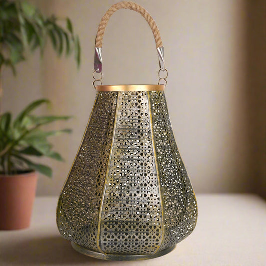 Vintage-Style Metal Lantern – Decorative Lantern with Handle