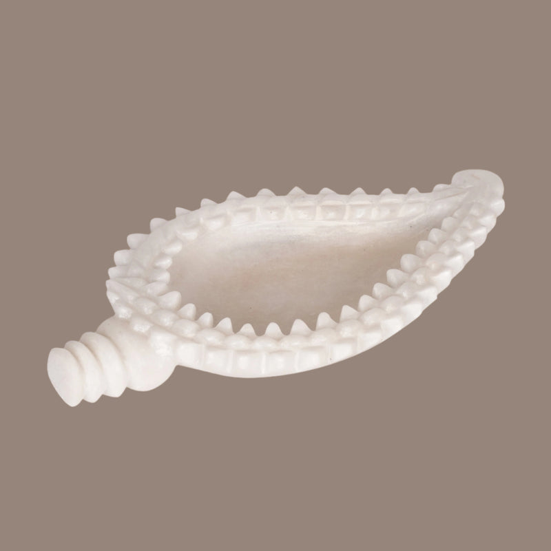 Whispering Veins: Hand-Carved Marble Leaf Dish | A Touch of Pristine Nature