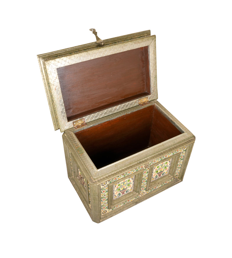 Handcrafted Wooden Chest – Intricate Inlay Work and Traditional Design