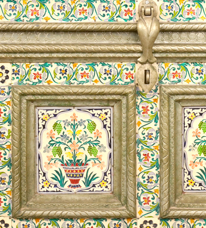 Handcrafted Wooden Chest – Intricate Inlay Work and Traditional Design